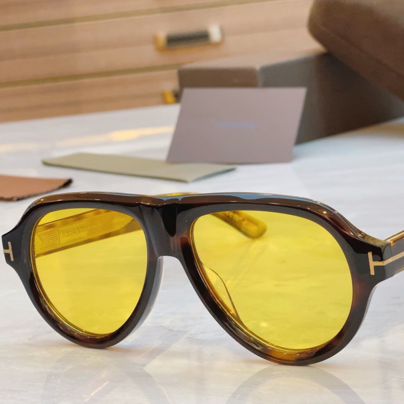 TOM FORD